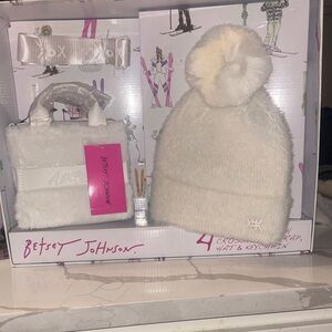 Betsey Johnson White Pom-Pom Beanie